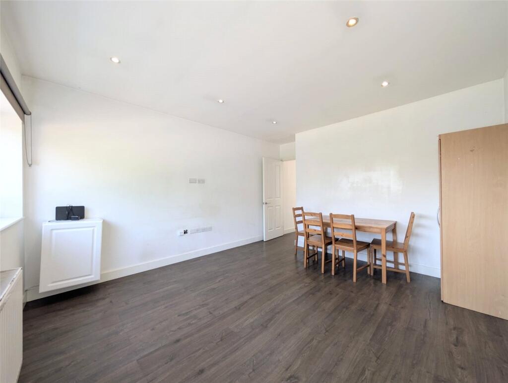Main image of property: Flat 1 Ballards Lane, London, Finchley, N3