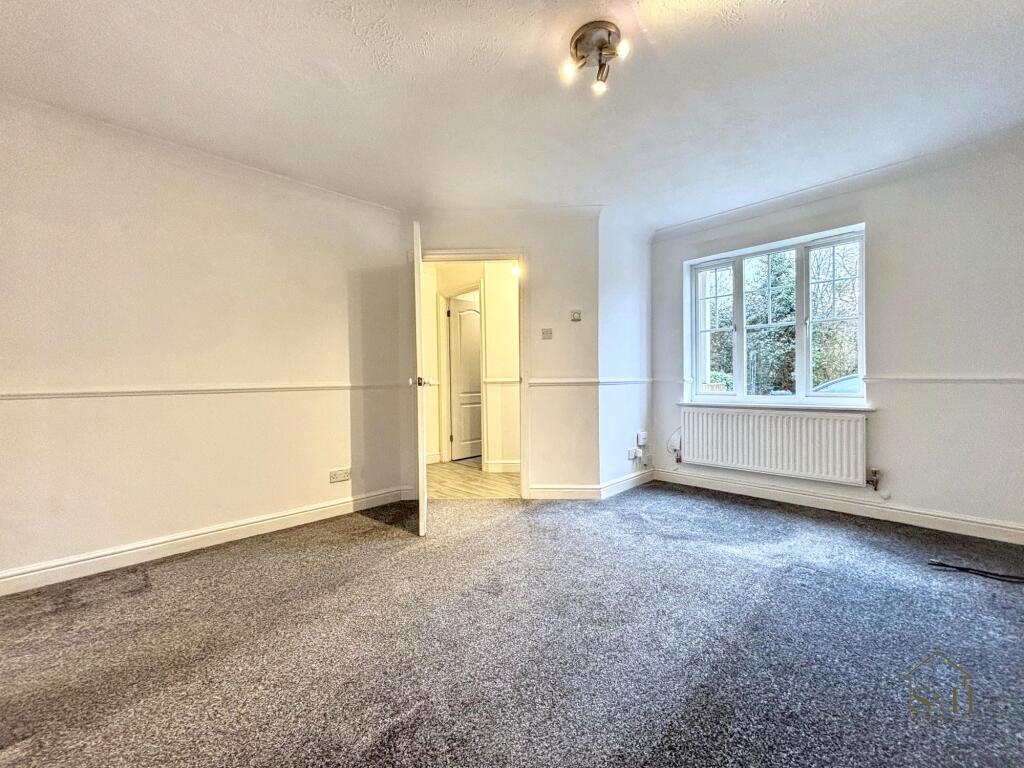 Dove Close, Kingsnorth, TN23 photo 3