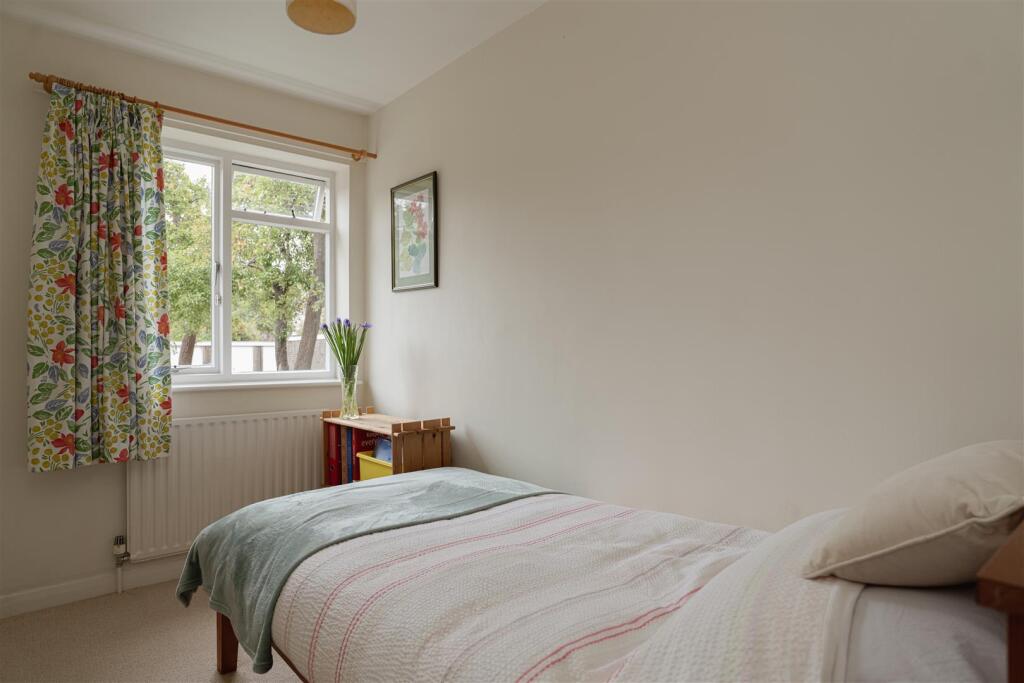 Apartment in Reigate and Banstead, South Park - More