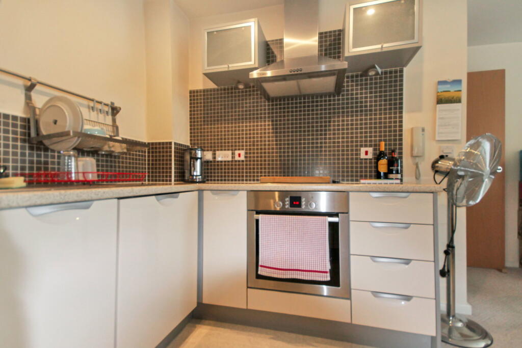 Apartment in Runcorn, The Decks, Higher Runcorn - View 5