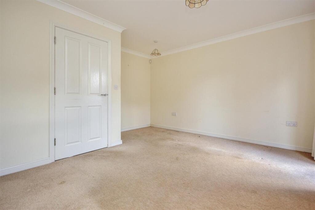 House in Rushden, North Northamptonshire - View 4