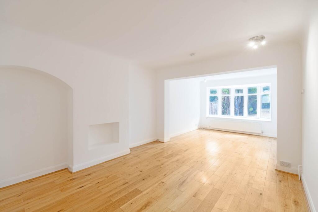 House in New Malden, Motspur Park - View 4