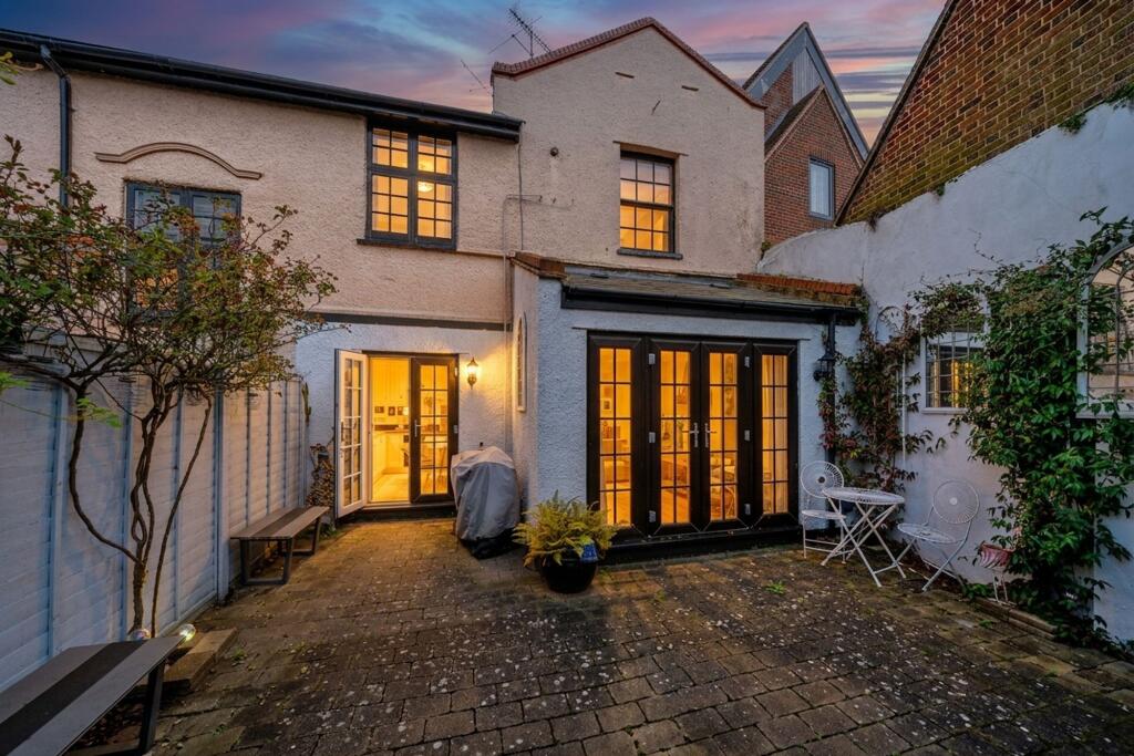 Main image of property: High Street, Windsor, SL4