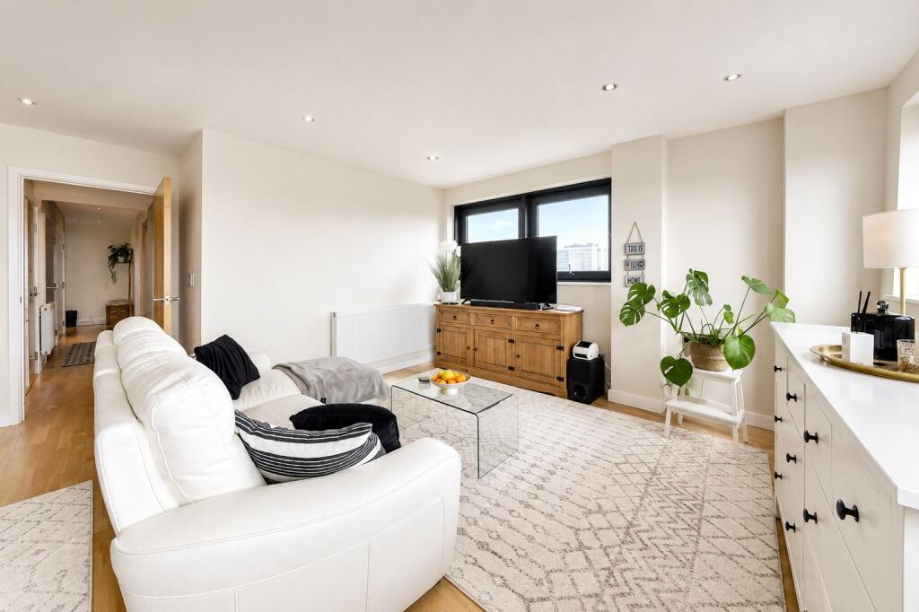 Main image of property: Pinnacle House, 6A Colman Parade, Enfield, EN1