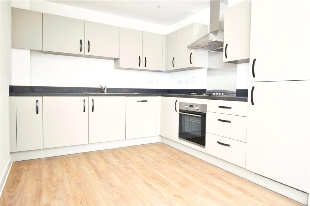 Apartment in Rushmoor, Sky Plaza, Farnborough - View 4