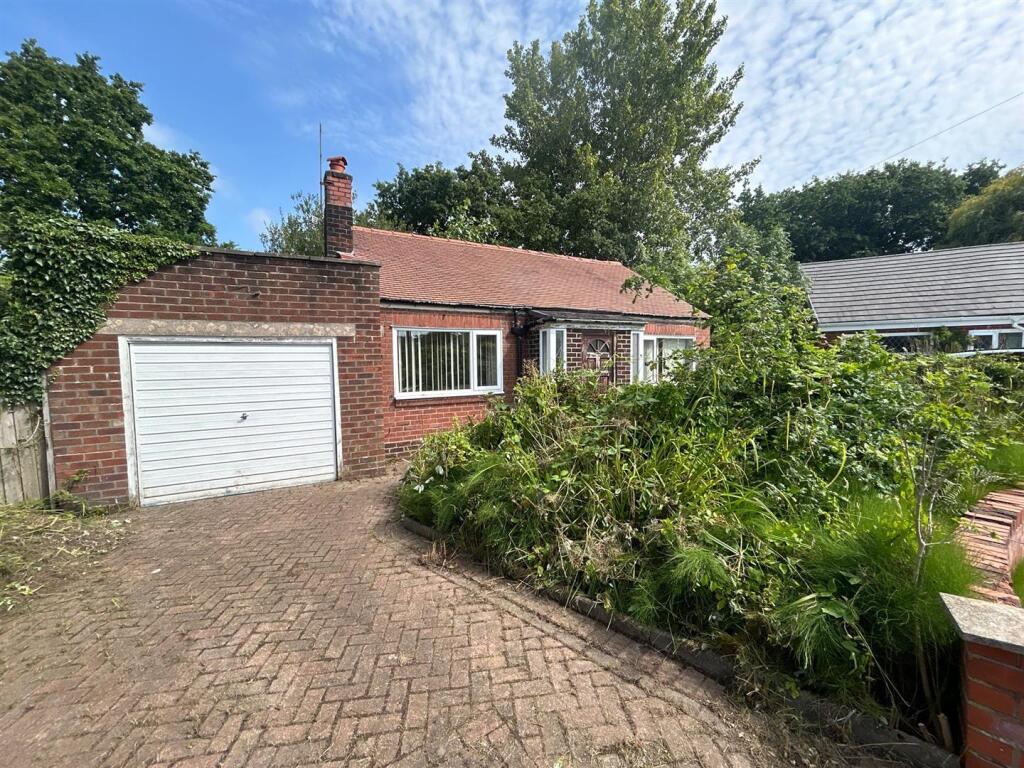 2-bed detached on Shirley Avenue, Heald Green, Cheadle, £250,000