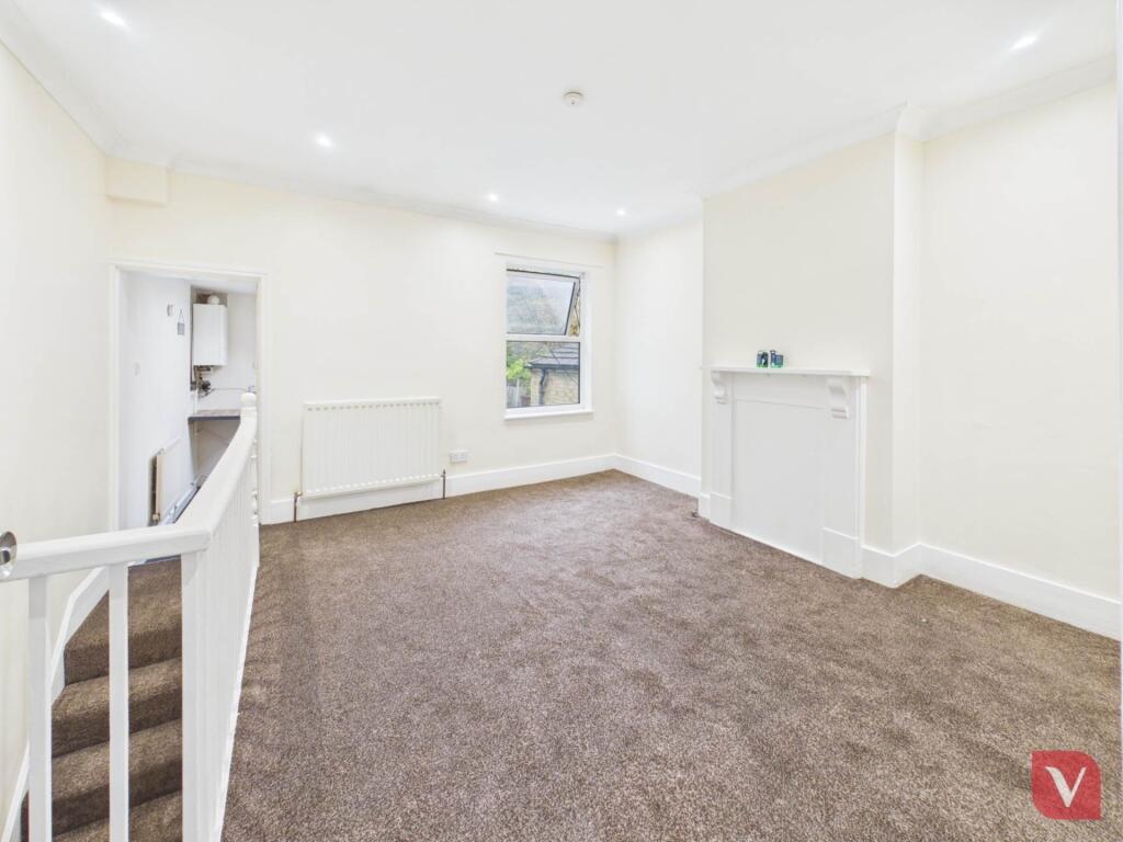 House in Luton - View 3