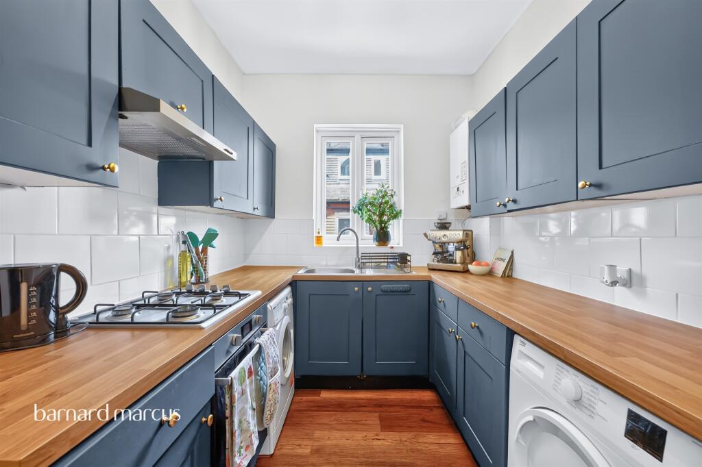 Apartment in Sutton - More