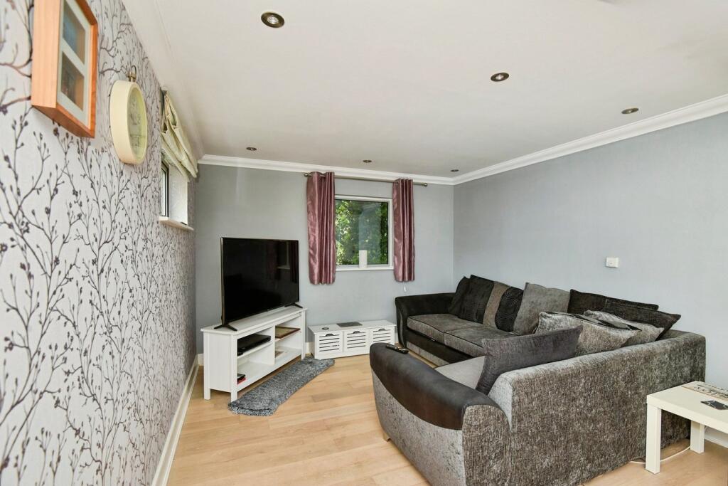 Apartment in Maidstone, Kent - View 3