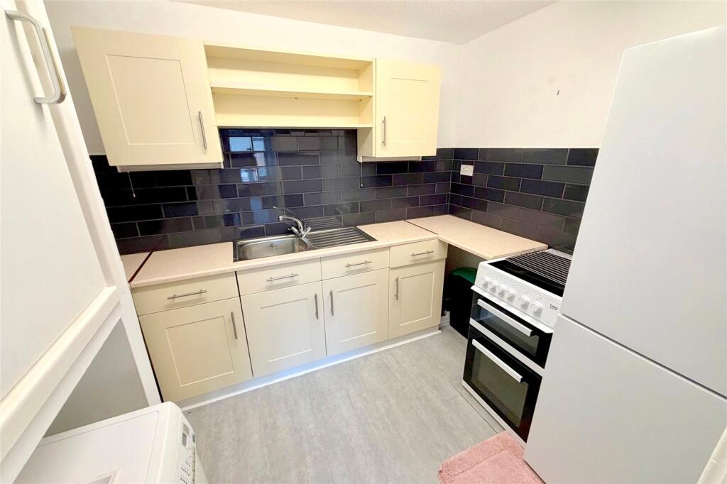 Apartment in Whitley Bay, South Wellfield - View 3