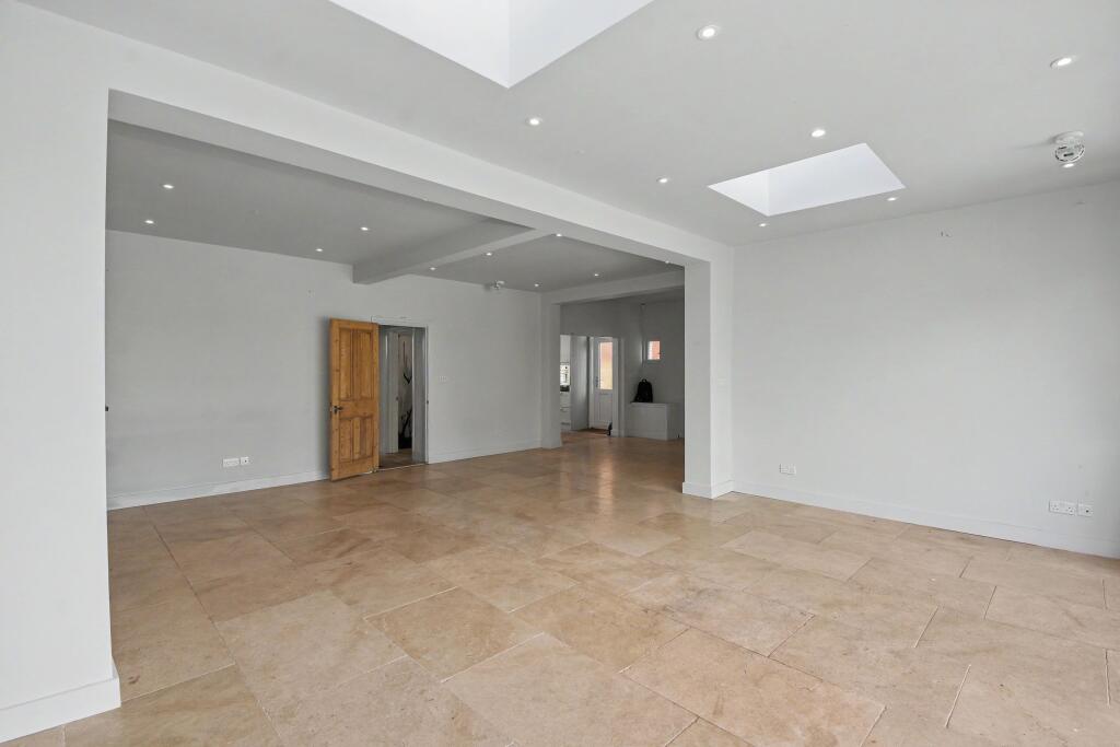 House in Slough - View 4