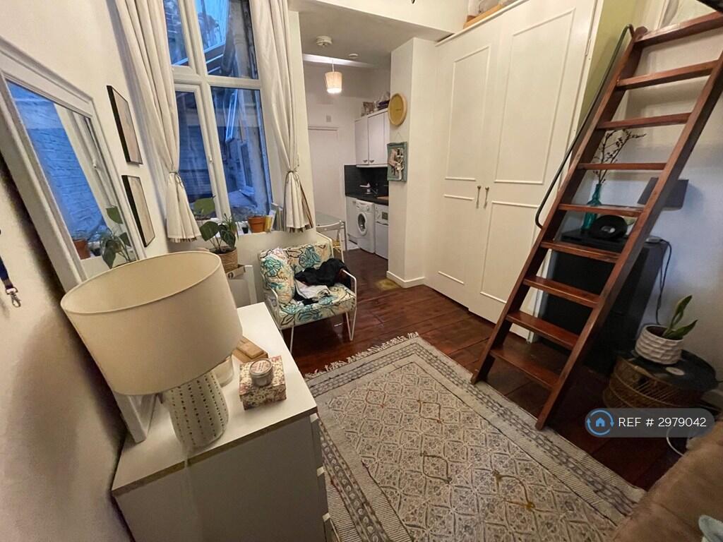Apartment in London, Chalk Farm - View 2