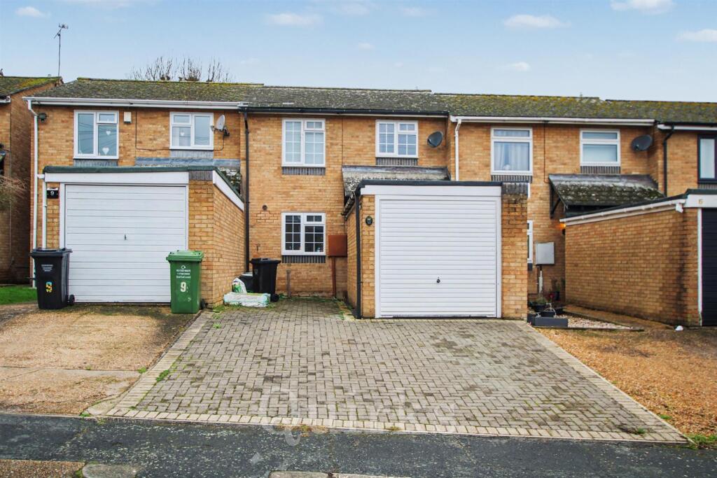 3-bed terraced on Celandine Close, Billericay, £340,000