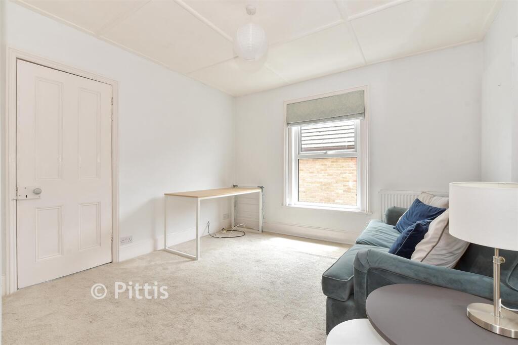 Apartment in Ryde, St Helens - View 5