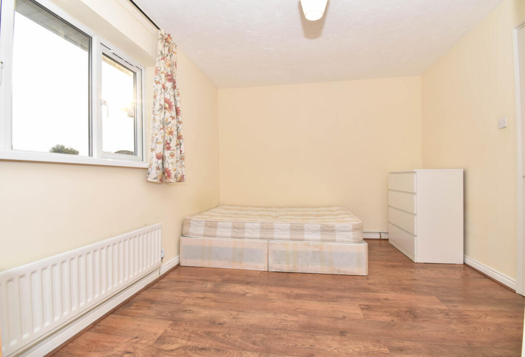 5 bedroom terraced house for rent
