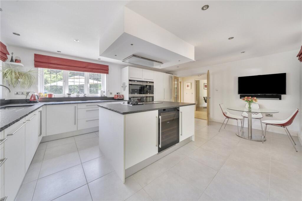 House in Waverley, Farnham - View 3
