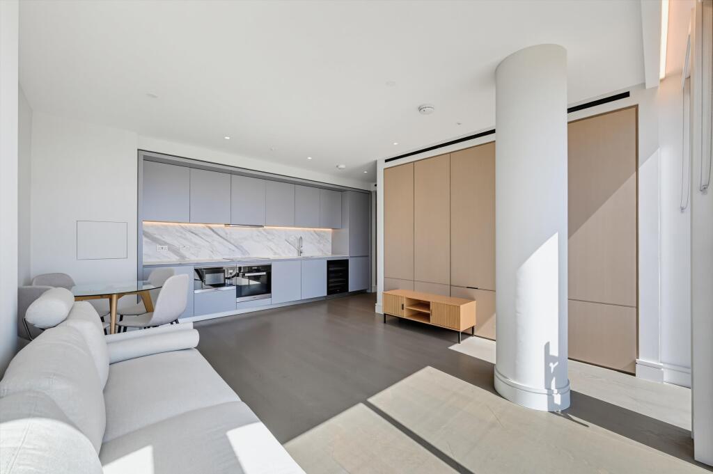Main image of property: Houndsditch, London EC3A