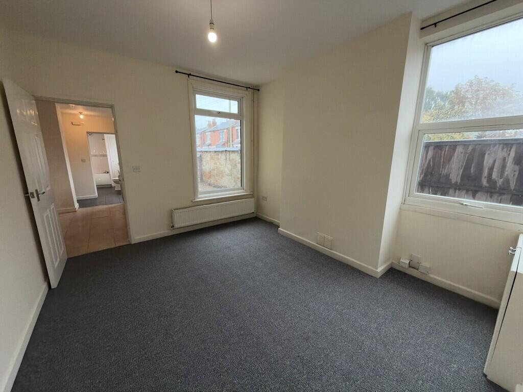 Apartment in Gloucester - View 3