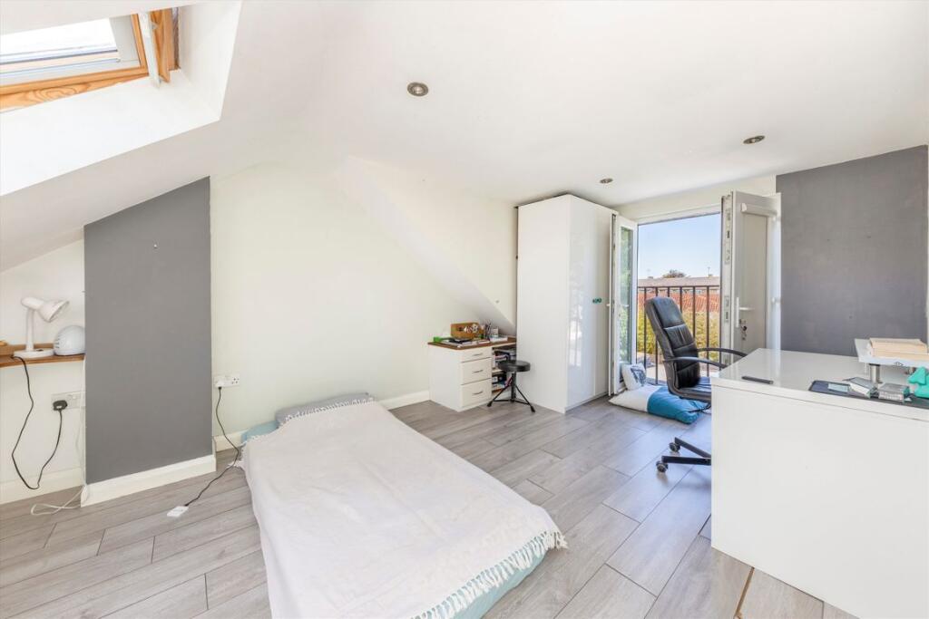House in London, Whitton - View 6