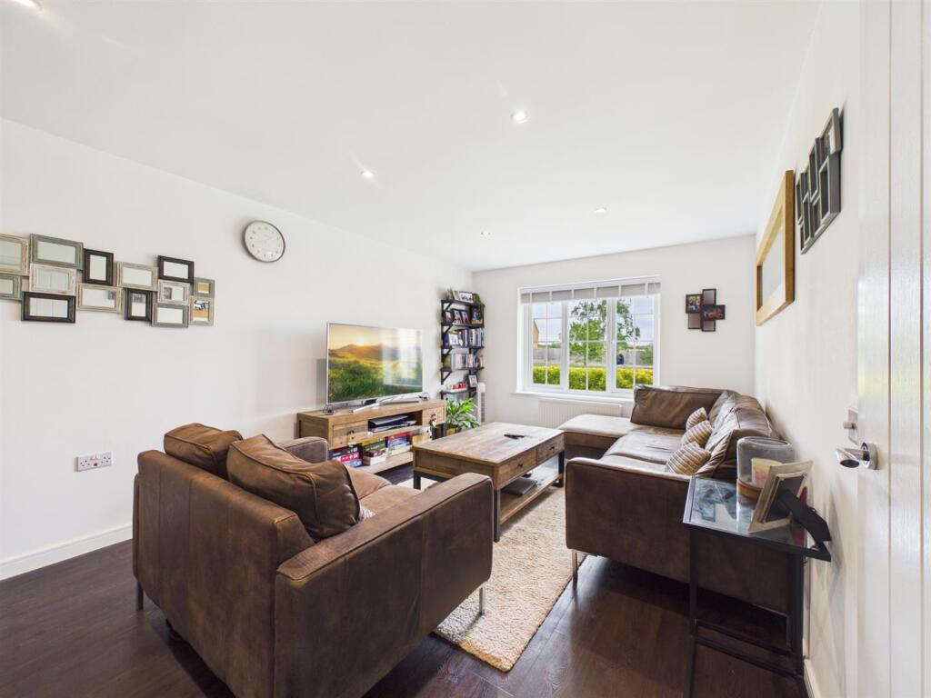 Sandown Crescent, Corsham photo 2