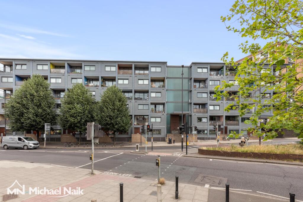 Raines Court, Northwold Road, N16 photo 2