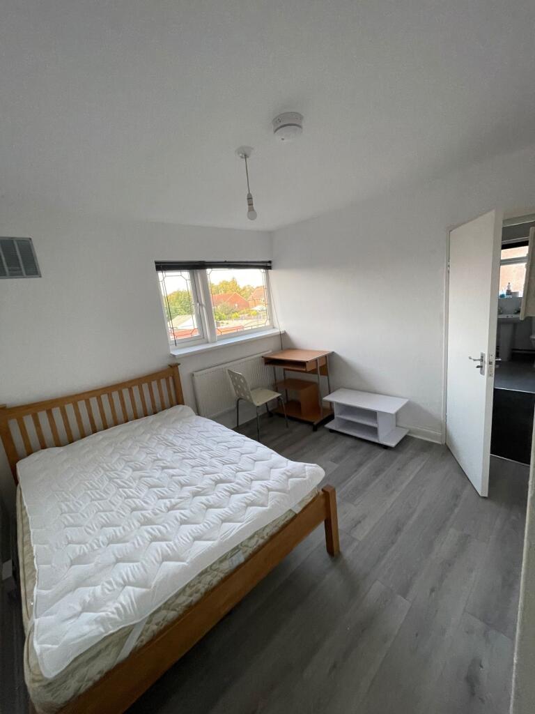 6 bedroom house for rent