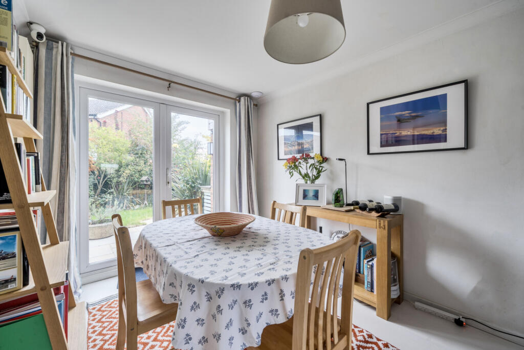 Waterside Drive, Purley on Thames, Reading, Berkshire, RG8 photo 3
