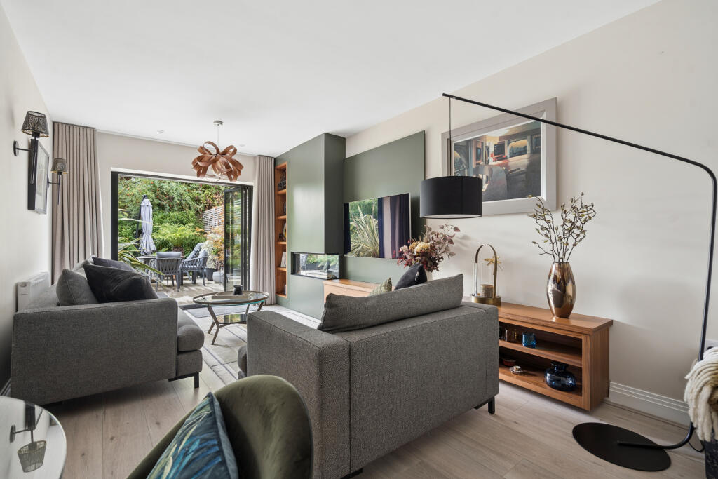 House in Aston Clinton, Buckinghamshire - More