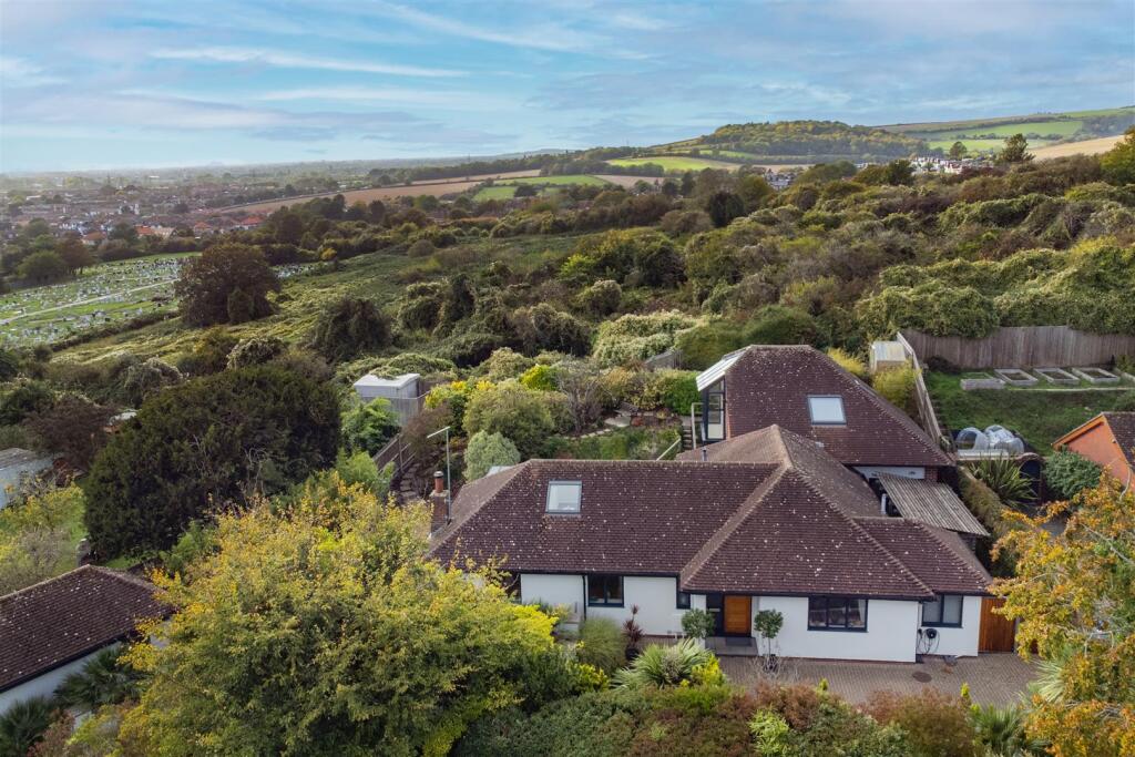 3-bed detached on Honeysuckle Close, Lancing, £975,000