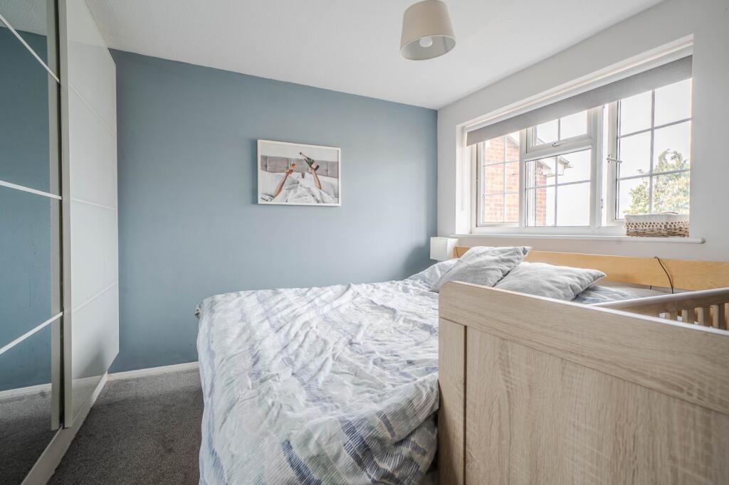 House in Dunstable, Central Bedfordshire - More