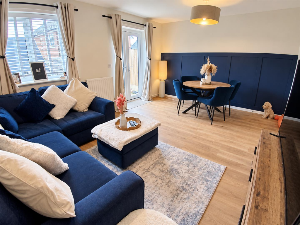 House in Nuneaton and Bedworth, Warwickshire - View 5