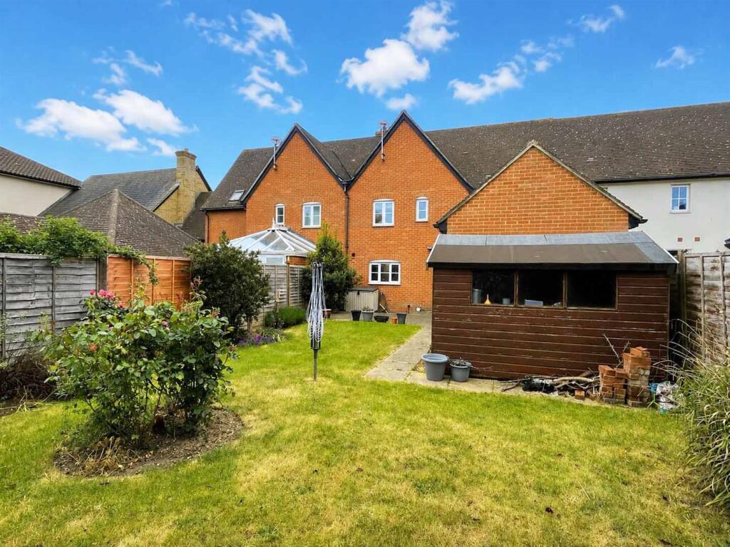 House in Chelmsford, Chancellor Park, Chelmer - View 4