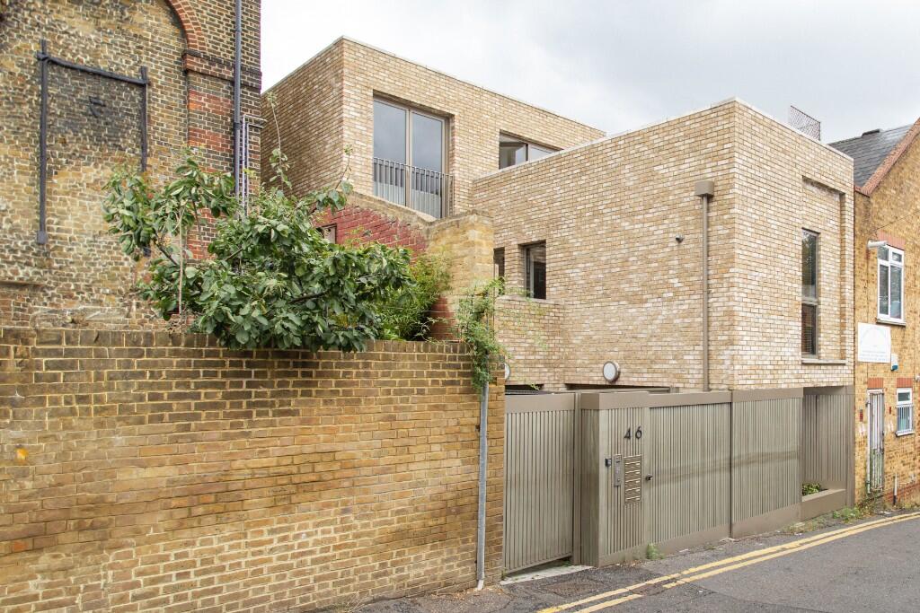 Main image of property: Clarence Mews, London, E5