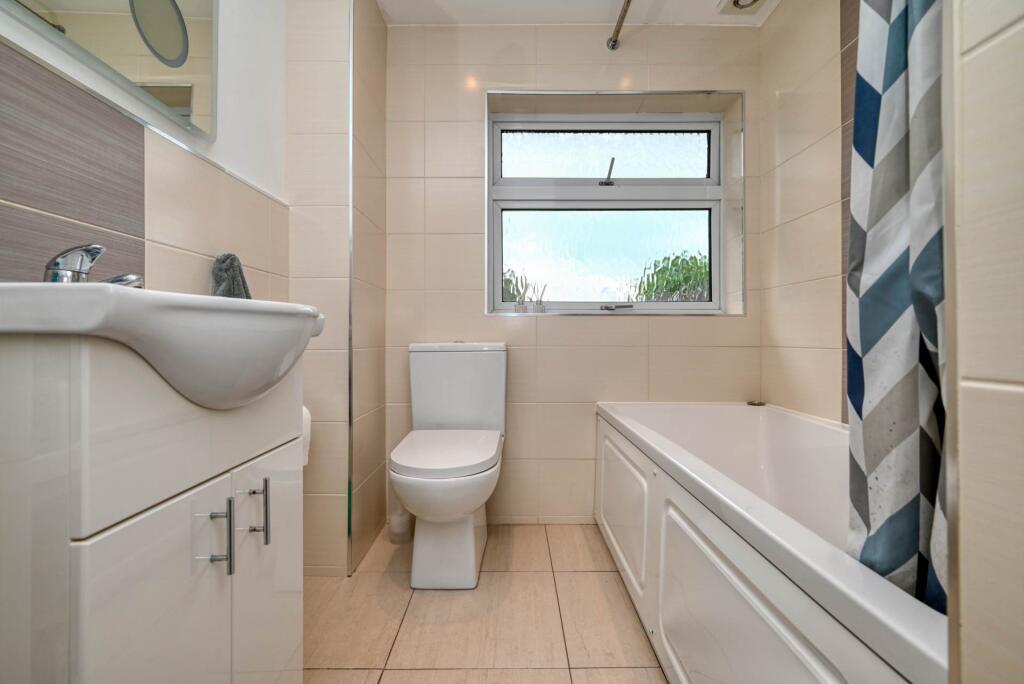 Redberry Close, Caversham Park photo 4