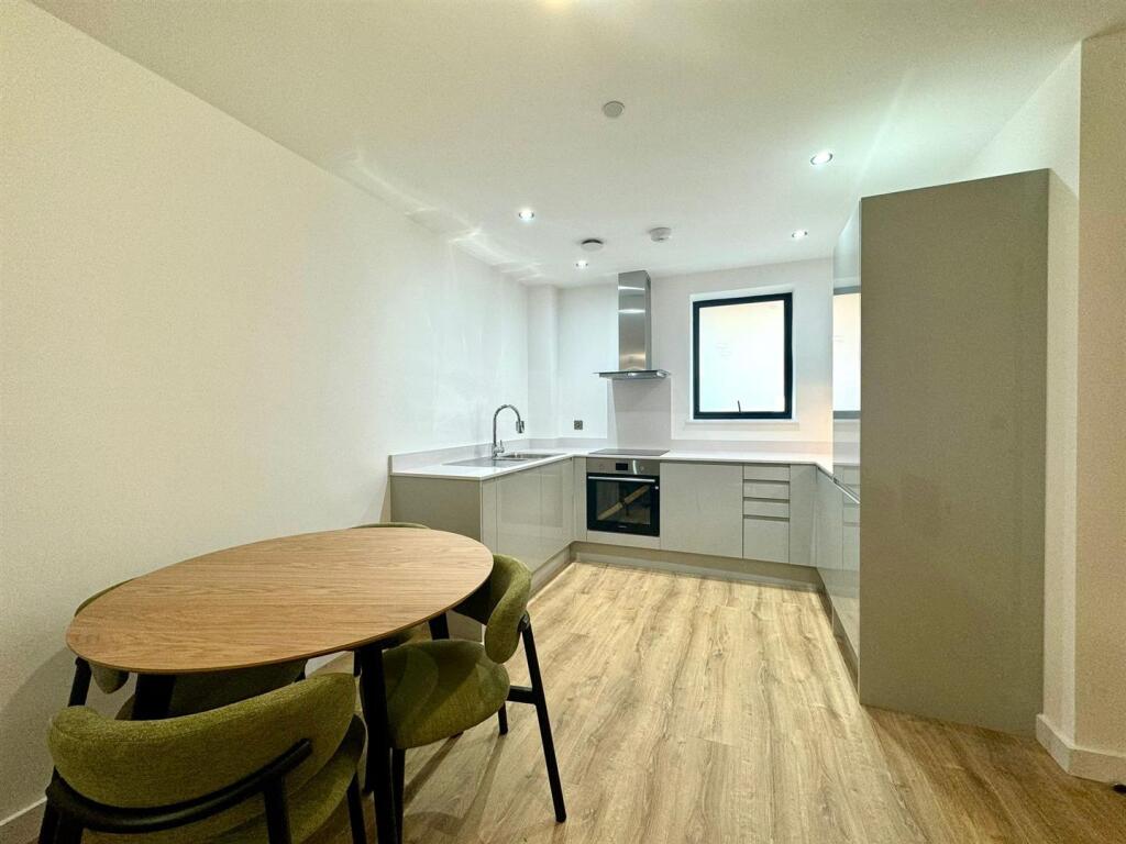 Apartment in Birmingham, Jewellery Quarter - View 4
