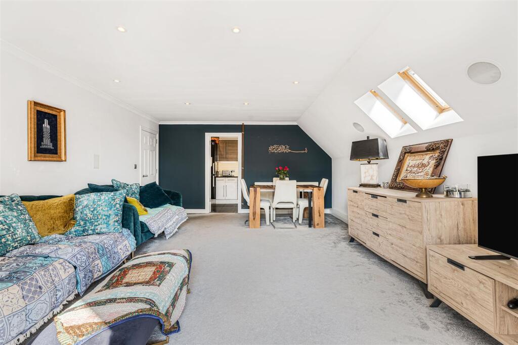 Apartment in Sutton - View 4