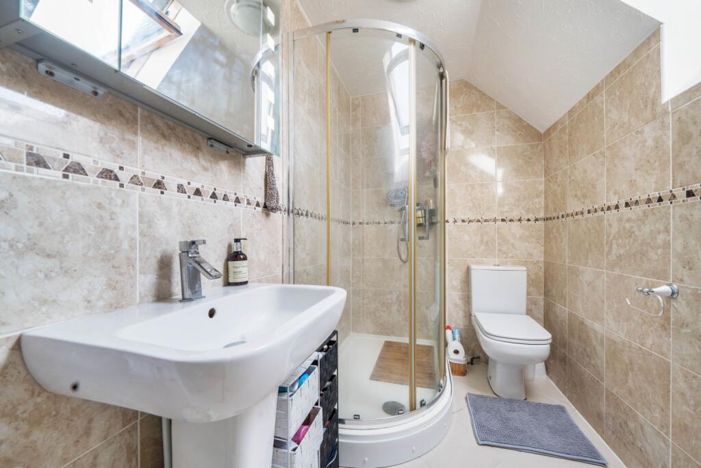 House in West Oxfordshire, Carterton - More