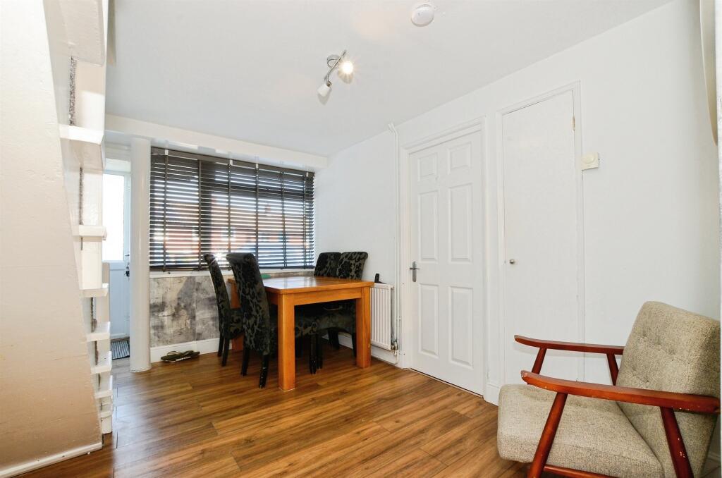 House in Hatfield, Roe Green - View 5