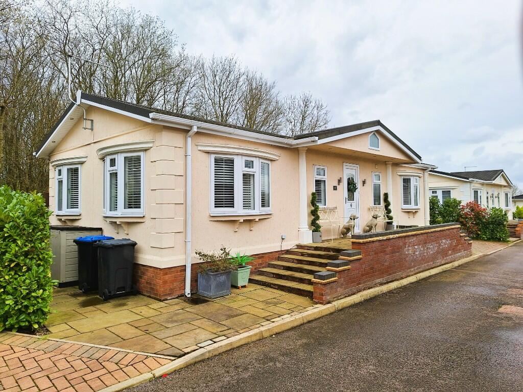 Woodside Lane, Hatfield, Hertfordshire, AL9 photo 2