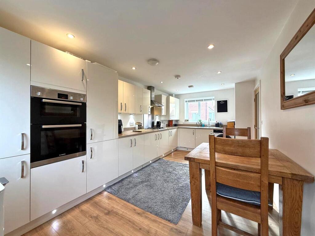 Penson Way, Greenfields, Shrewsbury photo 4