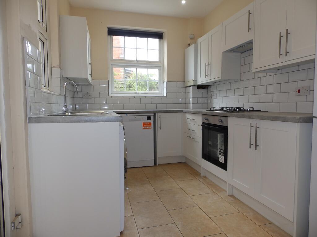 House in Tunbridge Wells, Hawkenbury - View 4