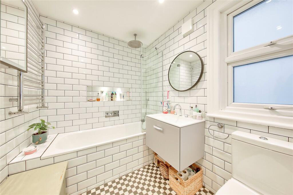Apartment in London - View 5
