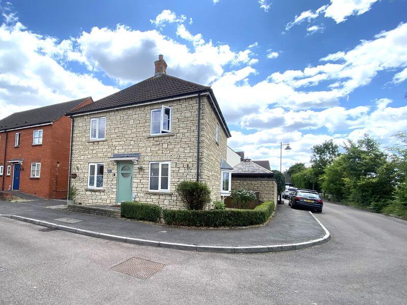 3-bed detached on Poppy Close, Calne, £372,000