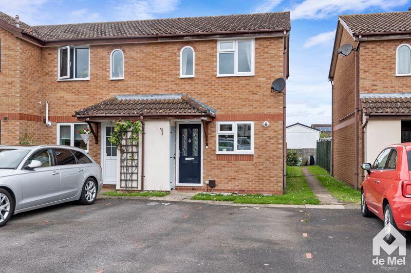 2-bed terraced on Chiltern Avenue, Bishops Cleeve, £250,000
