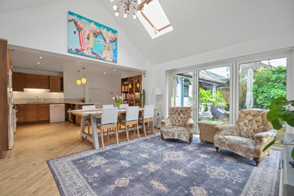 House in Corfe Mullen - View 3