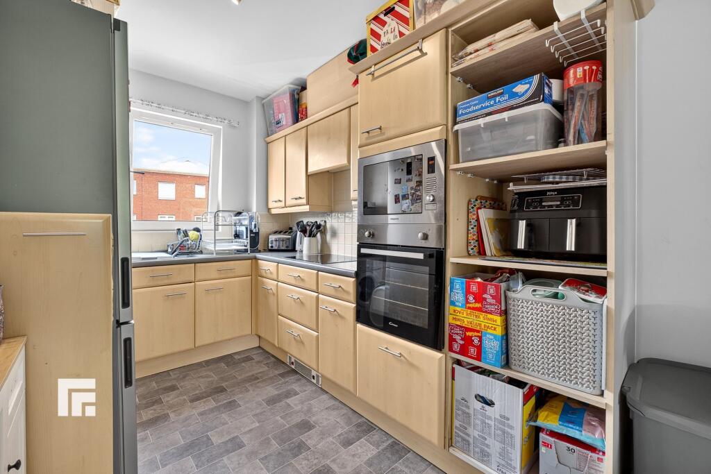 Apartment in Cardiff, Newtown, Butetown - View 3