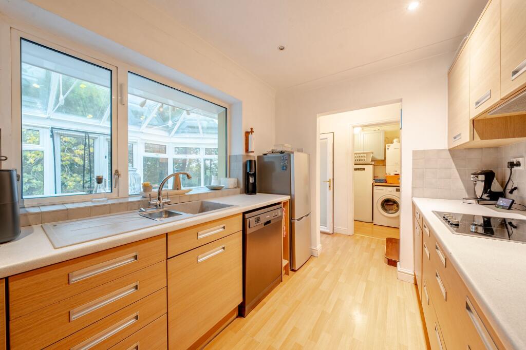 Oakdale, Harrogate, HG1 photo 2