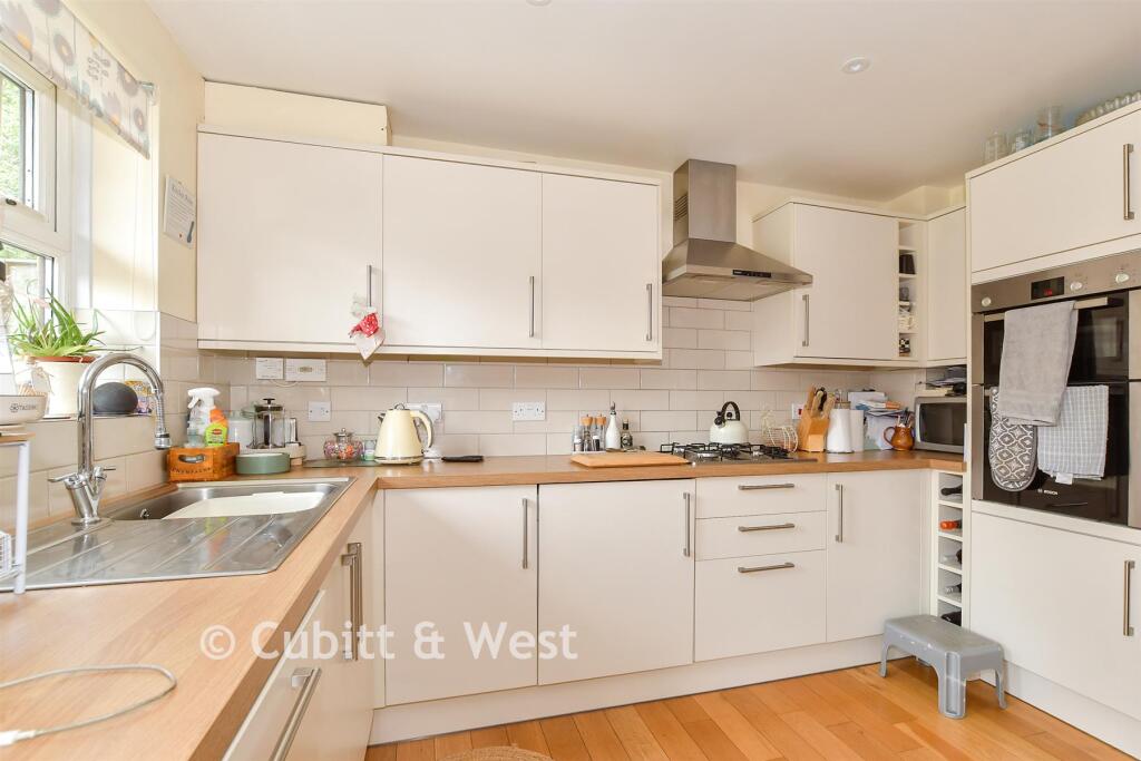 House in Redhill - View 4