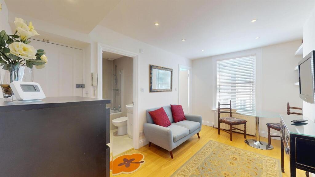 Apartment in London, Walham Green, West Kensington - View 2