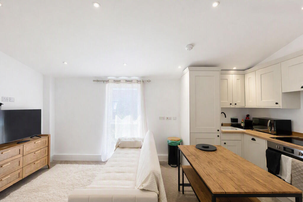 Apartment in Redhill - More